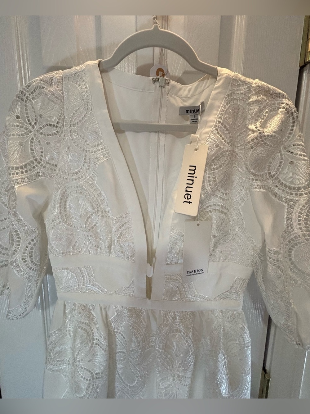 Minuet Womens Deep V Neck Lace Mini Dress White Boutique Size S - Picture 3 of 11